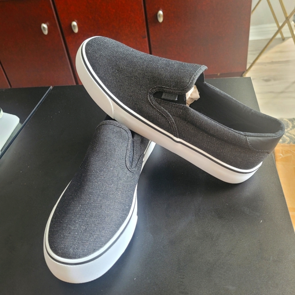 Men's Black Slip-On Sneakers